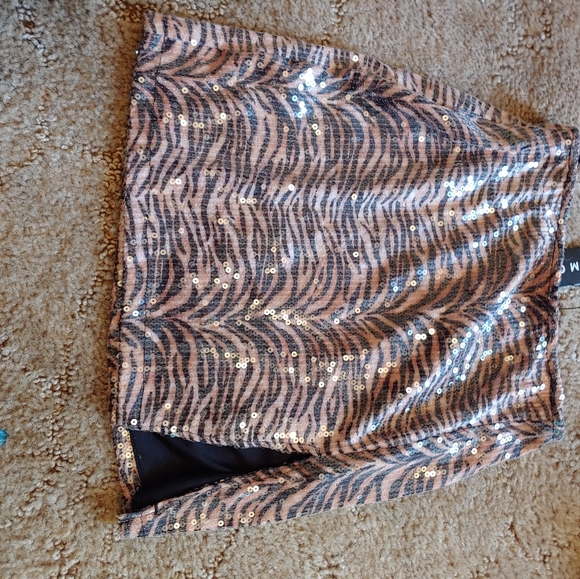 New tiger print skirt with tags - Picture 2 of 5